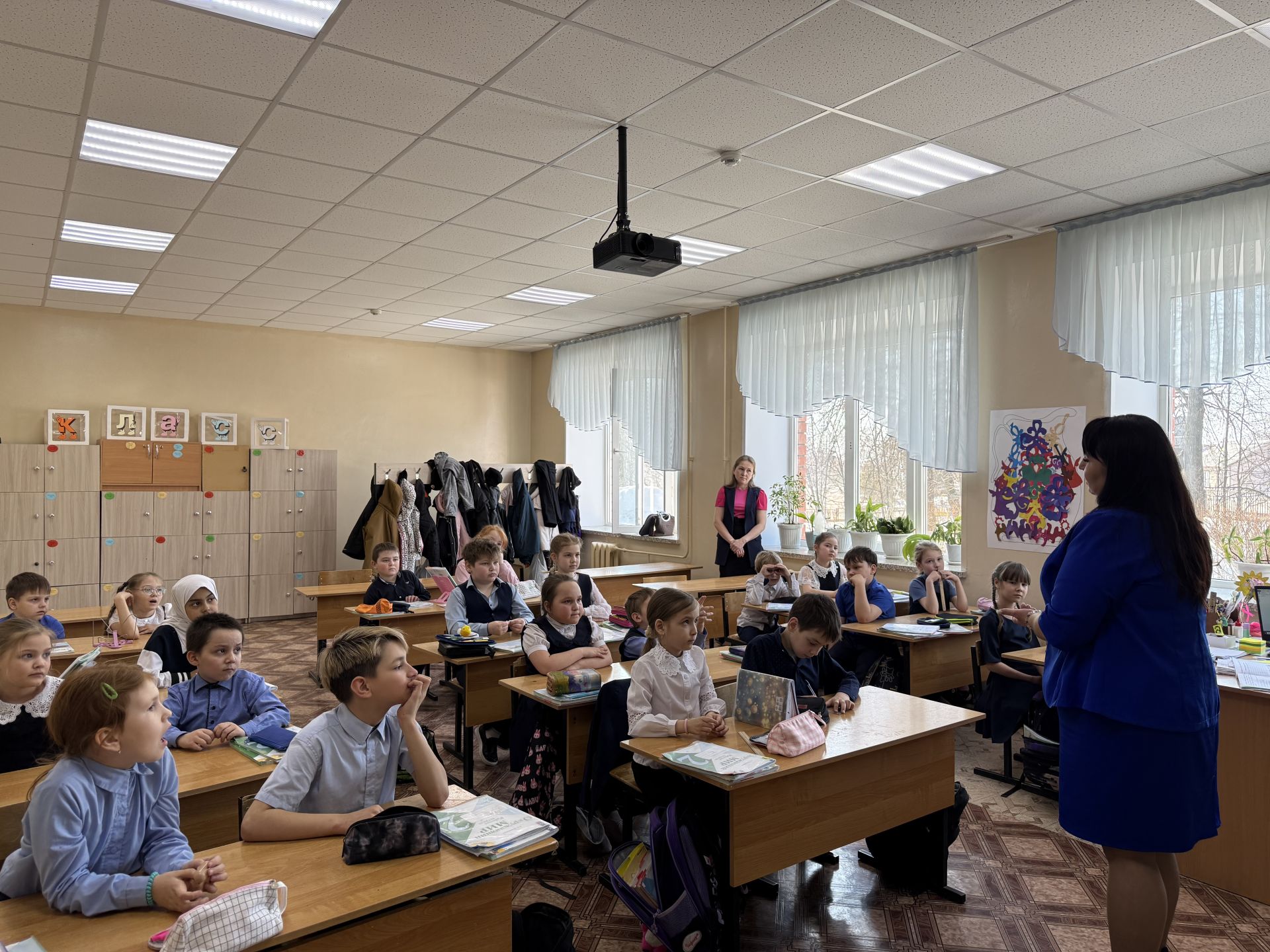 Самокаты, велосипеды и питбайки: как второклассников в Агрызе учили не попасть в беду