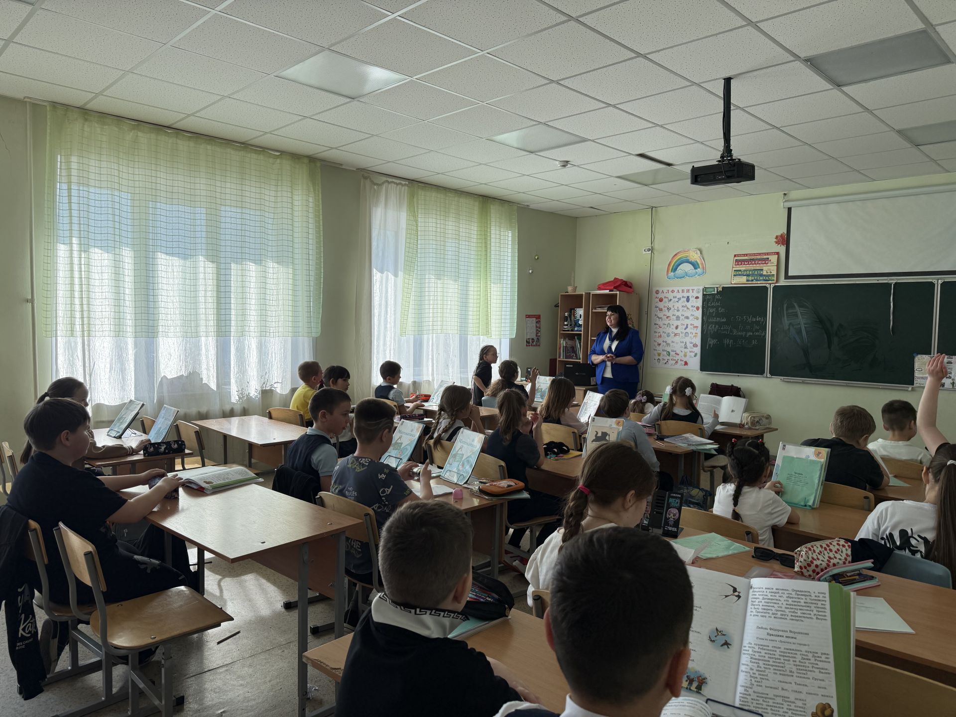 Самокаты, велосипеды и питбайки: как второклассников в Агрызе учили не попасть в беду