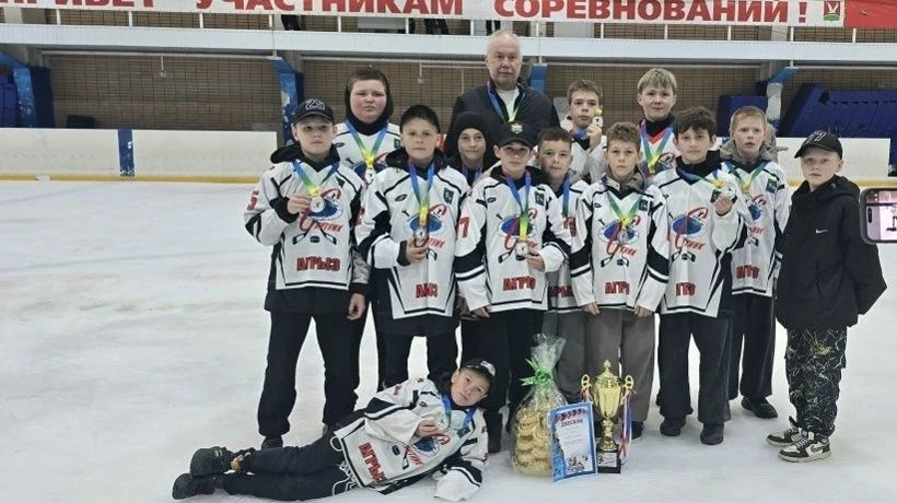 Хоккейная команда «Спутник» заняла второе место на турнире в Азнакаево