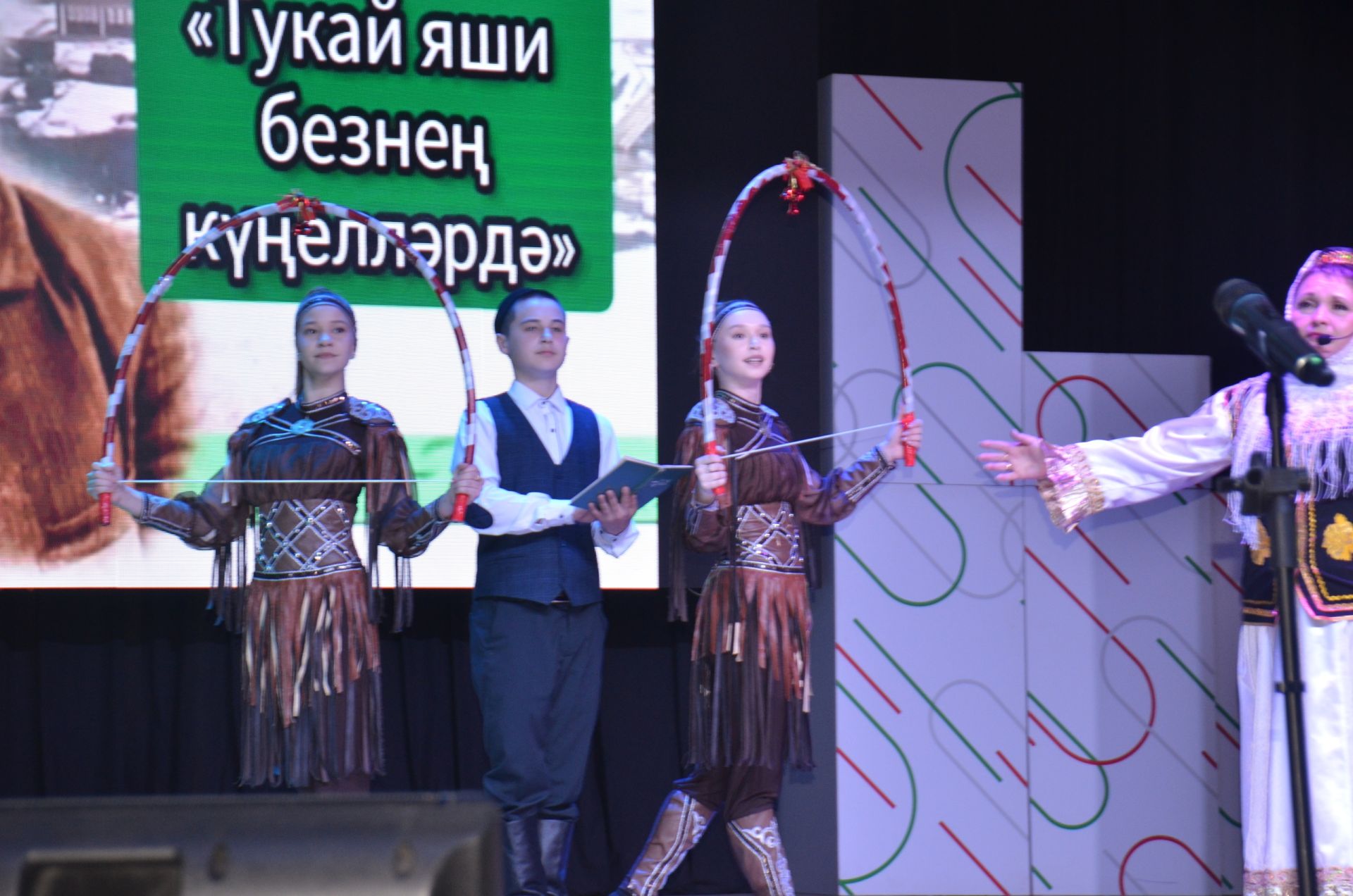 Триумф талантов: в Агрызском районе прошёл гала-концерт «Радуга культур»