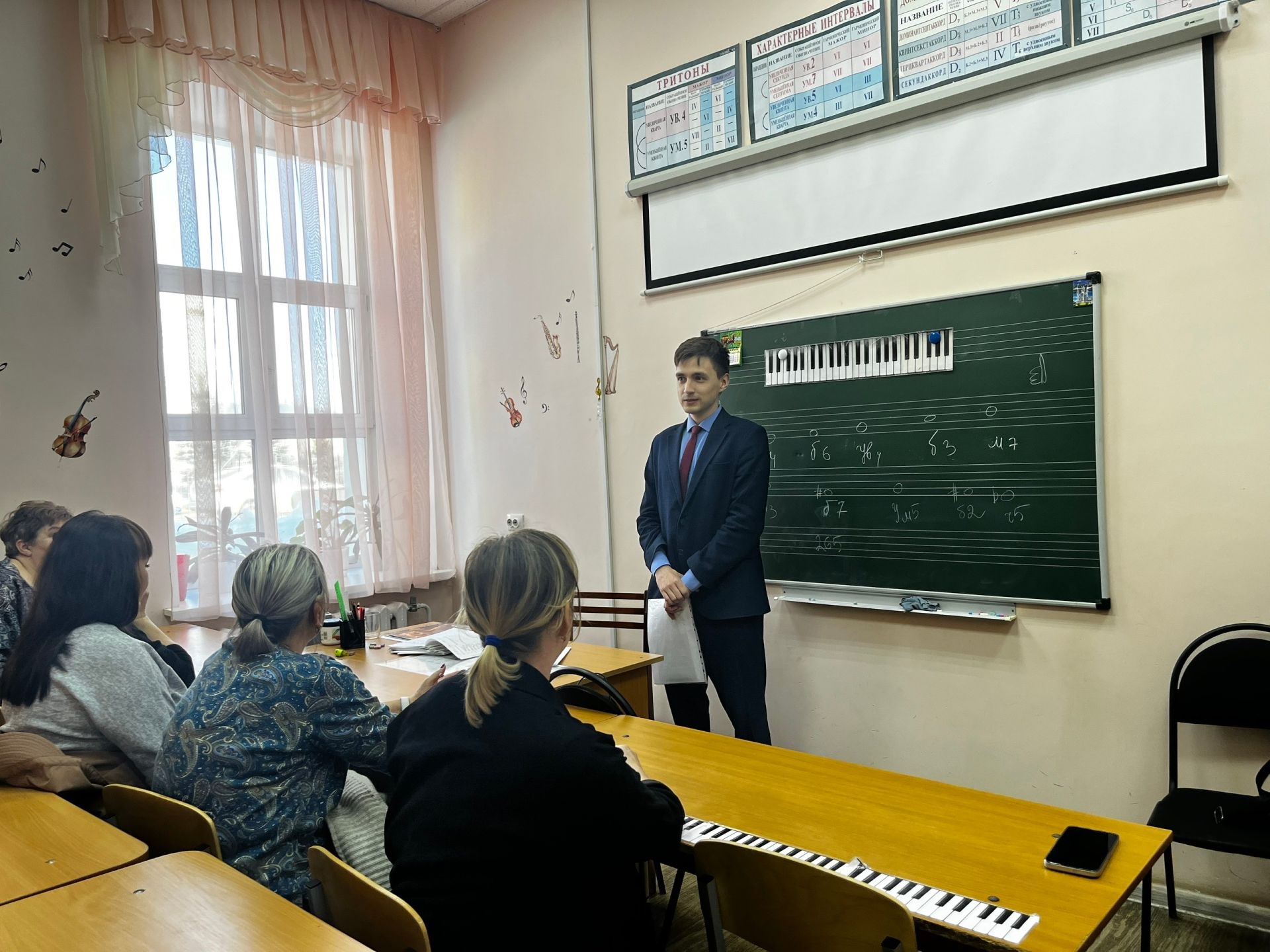 Помощник прокурора Агрызского района провел беседу с педагогами о мошенничестве