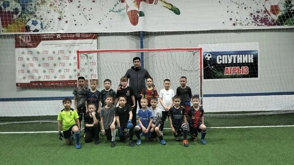 В Агрызе состоялись товарищеские матчи по футзалу между командами «Локомотив» и «ТСК»