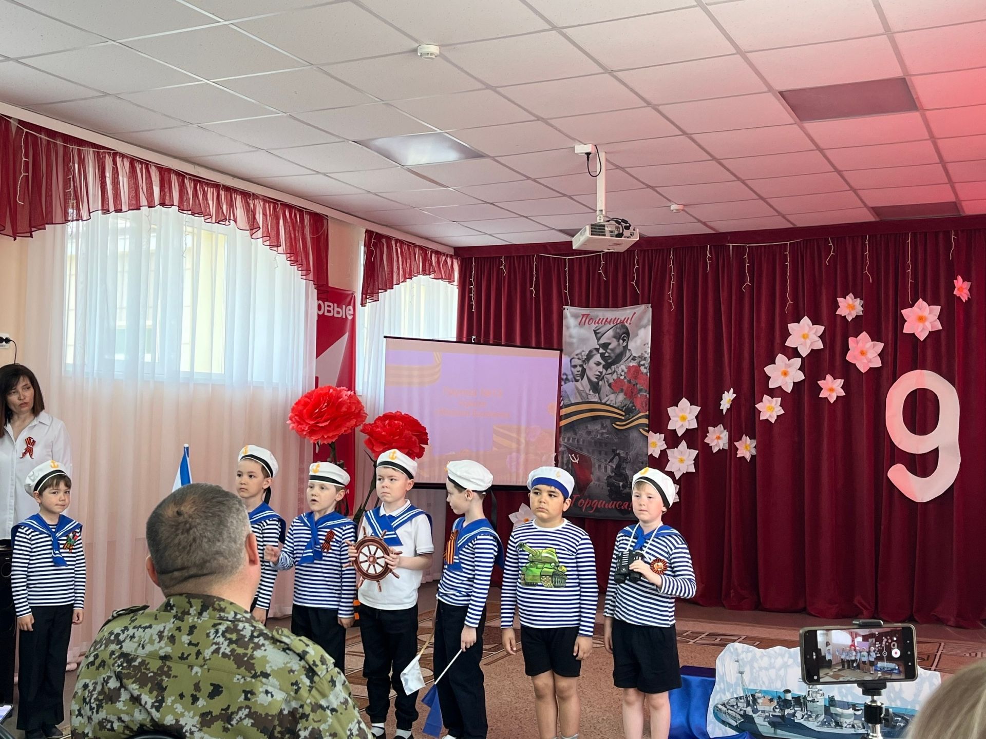В детском саду № 9 города Агрыза прошел патриотический утренник