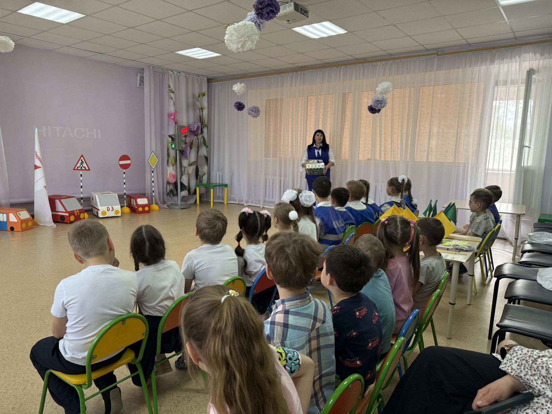 В детском саду № 6 города Агрыза прошла игра по ПДД «Знаем и соблюдаем!»