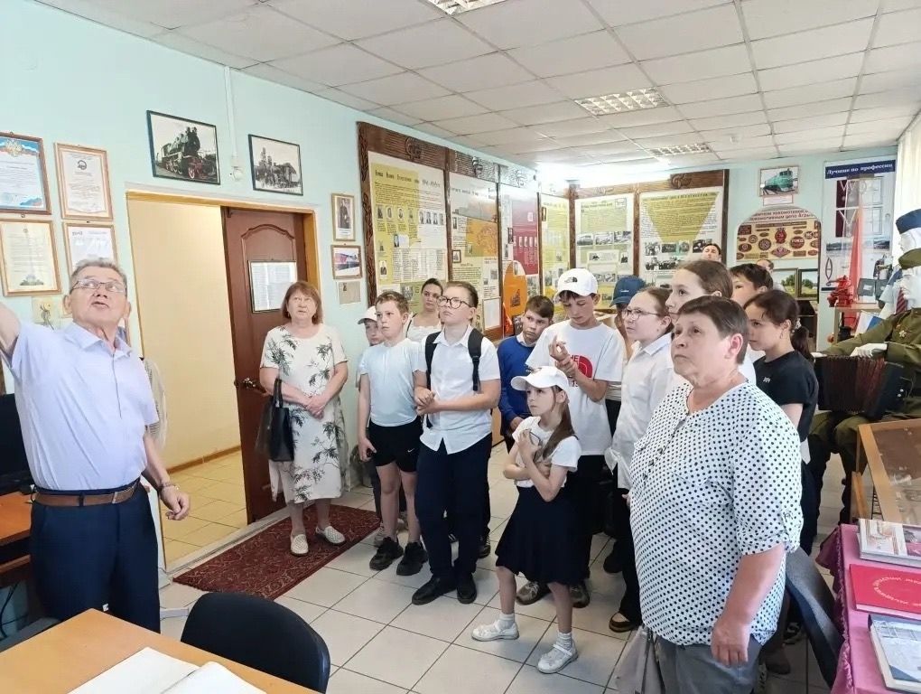 Учащиеся Иж-Бобьинской школы посетили музей истории локомотивного депо станции Агрыз