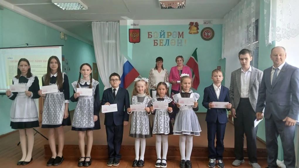 Последний звонок в школах Агрызского района: детство провожают, но будущее встречают
