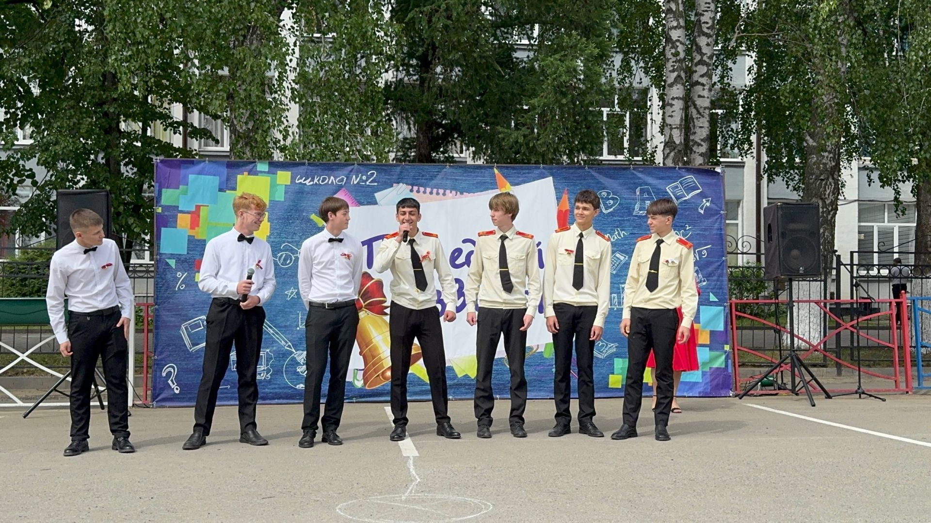 Последний звонок в школах Агрызского района: детство провожают, но будущее встречают