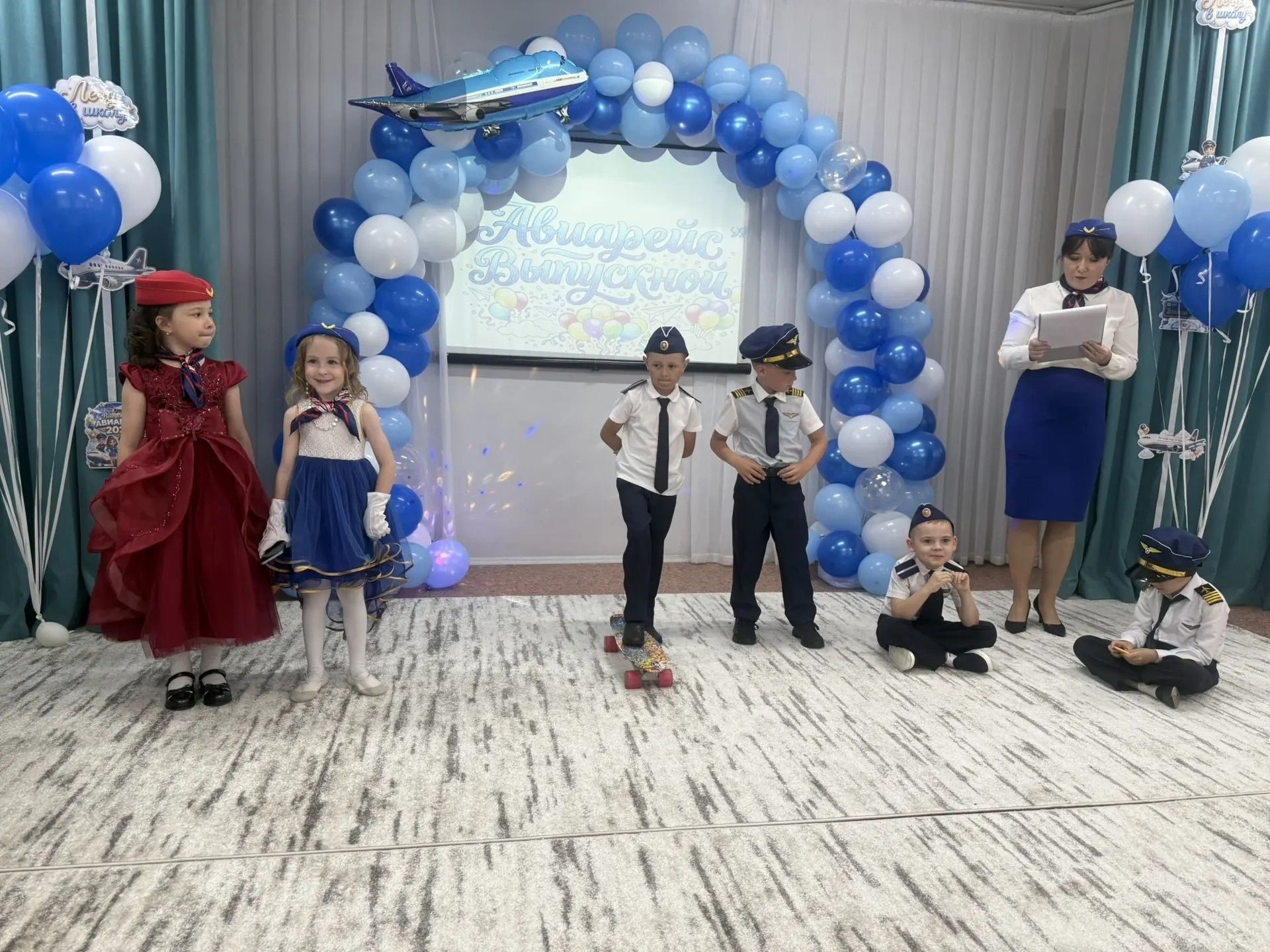 В детском саду №4 прошел выпускной бал «Авиарейс – 2026»