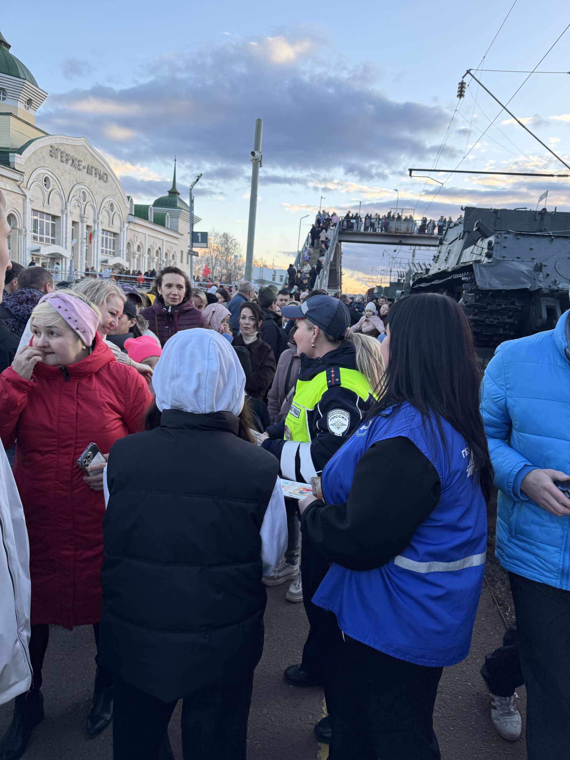 На станции Агрыза торжественно встретили «Поезд Победы» и провели беседу по ПДД