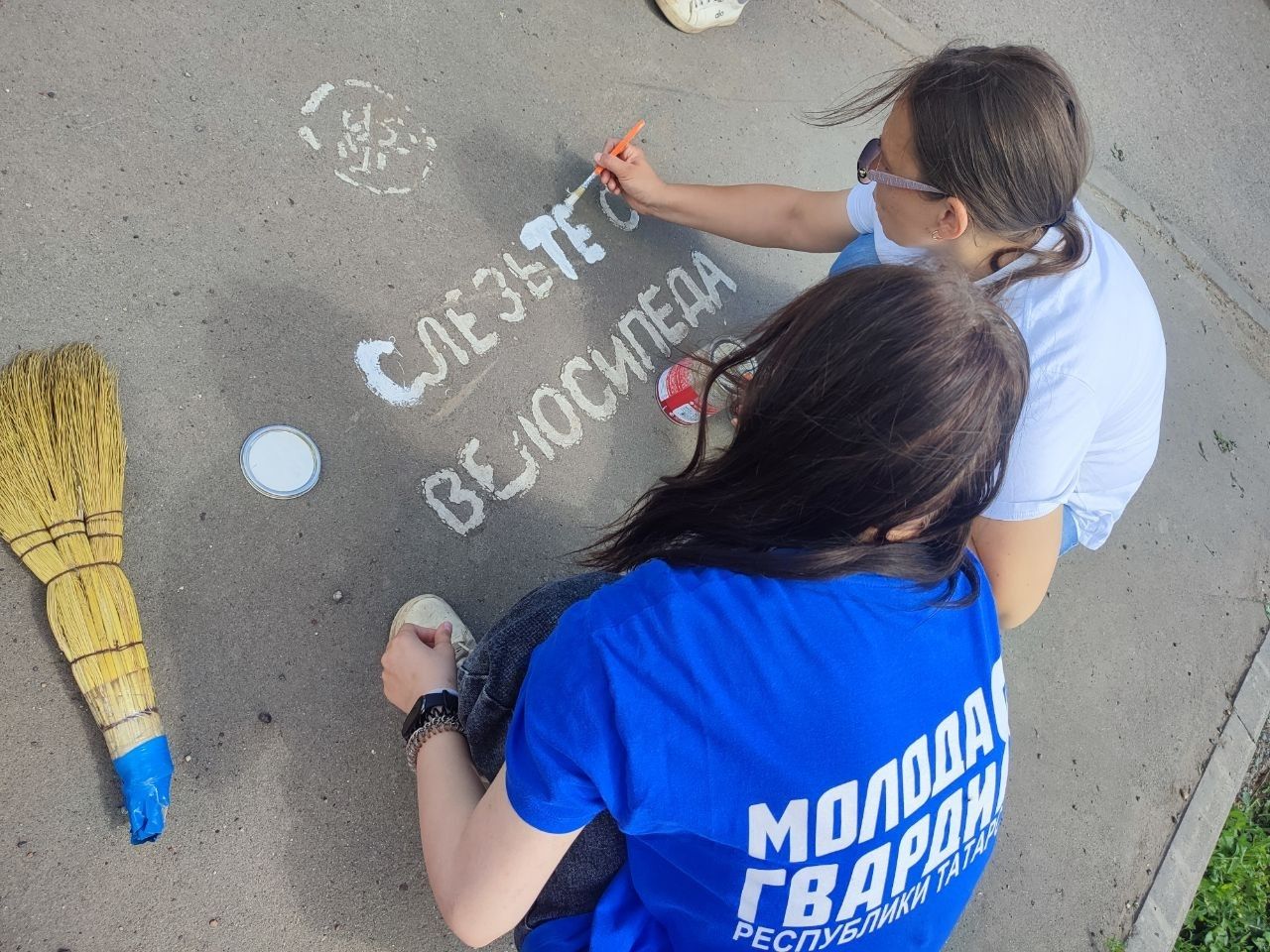 Сотрудники Молодежного центра провели акцию по безопасности дорожного движения