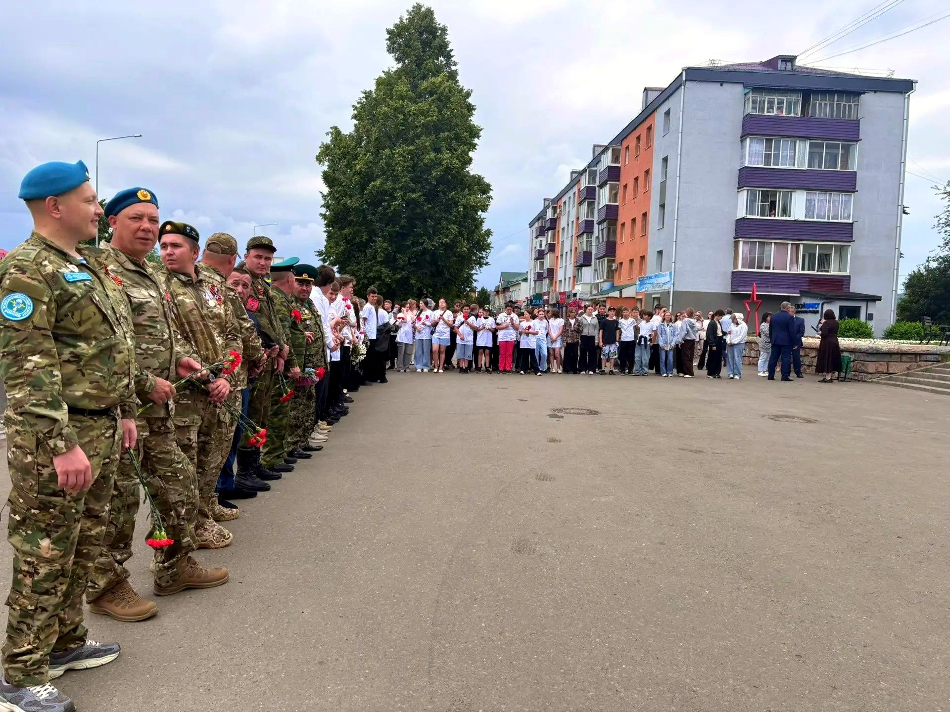 На площади Победы в Агрызе прошла церемония ко Дню памяти и скорби