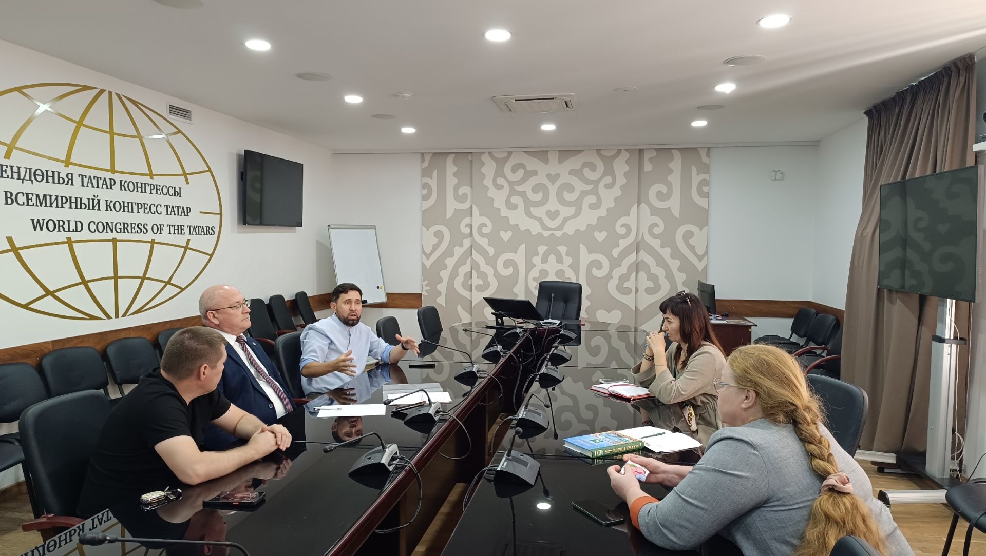 Бөтендөнья татар конгрессы бинасында Татарстан Республикасы Әгерҗе районы якташлар җәмгыятенең җыелышы узды