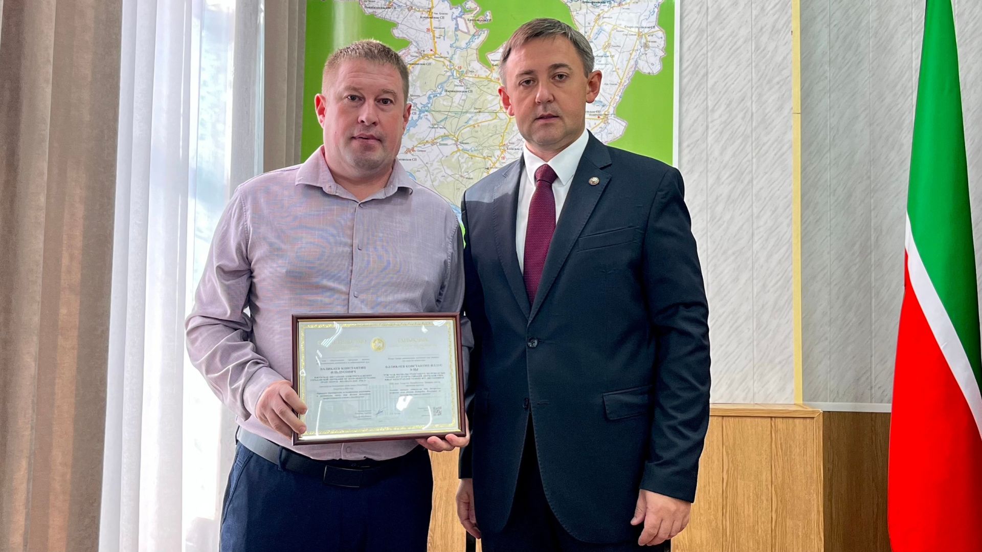 В Агрызском районе вручили свидетельства лауреатов Электронной доски почета Татарстана