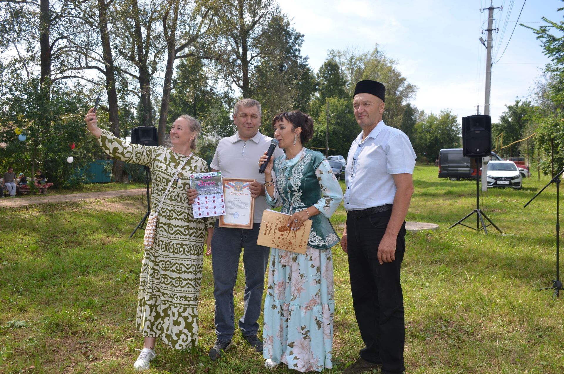 Связующий мост времен: презентация книги «Сукман — родина предков» прошла в родном селе авторов