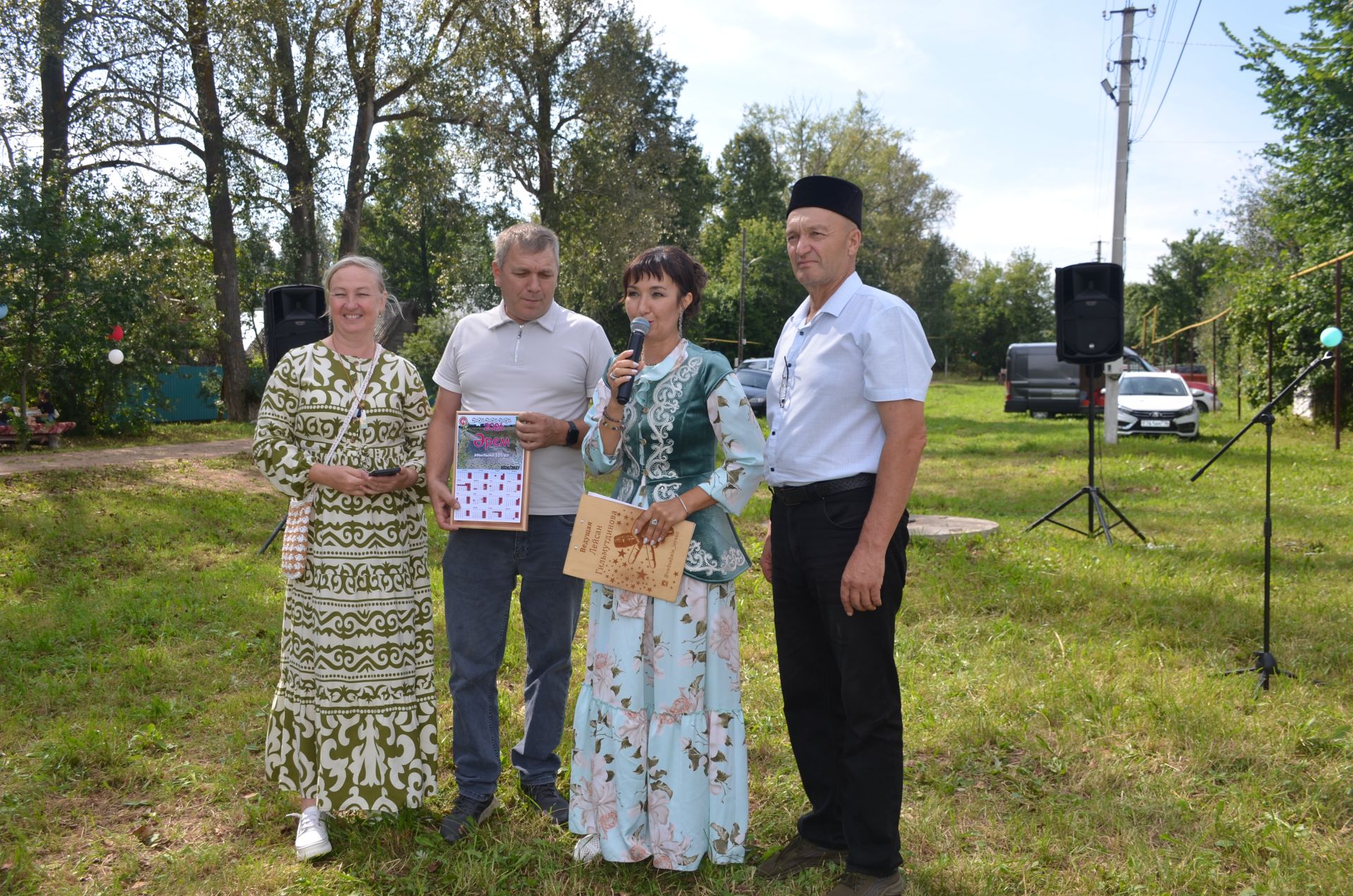 Связующий мост времен: презентация книги «Сукман — родина предков» прошла в родном селе авторов