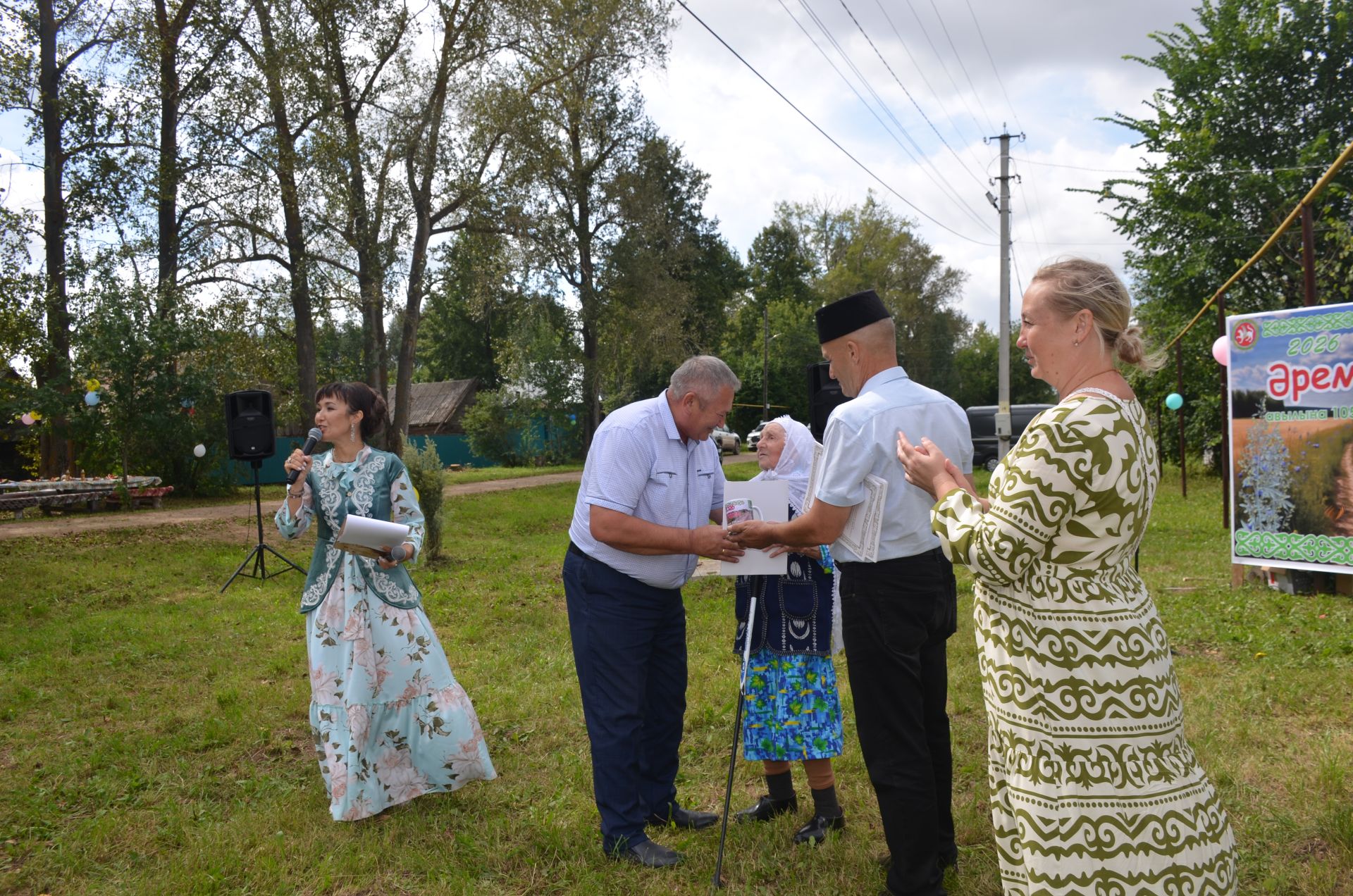Связующий мост времен: презентация книги «Сукман — родина предков» прошла в родном селе авторов