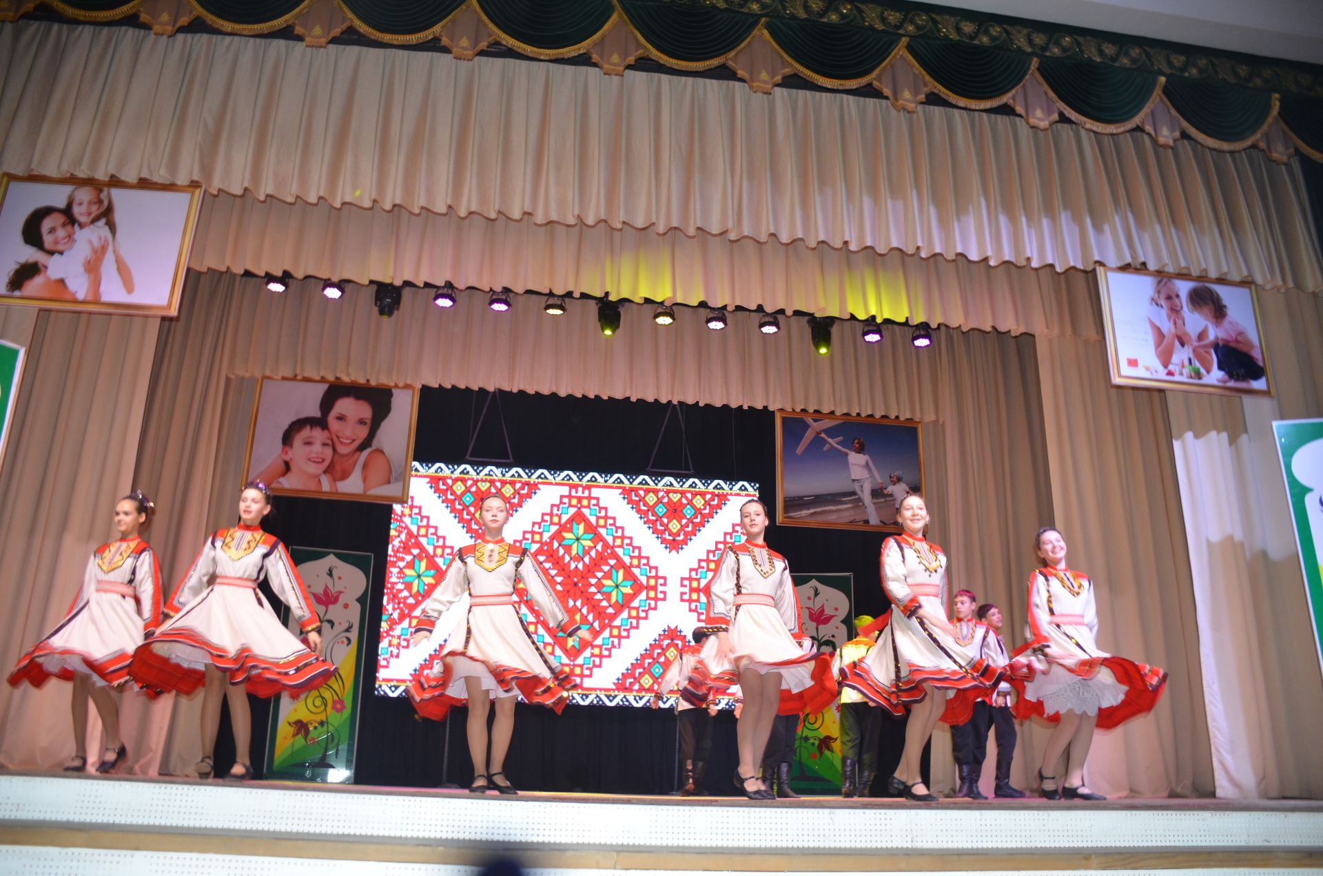 Концерт ко Дню матери