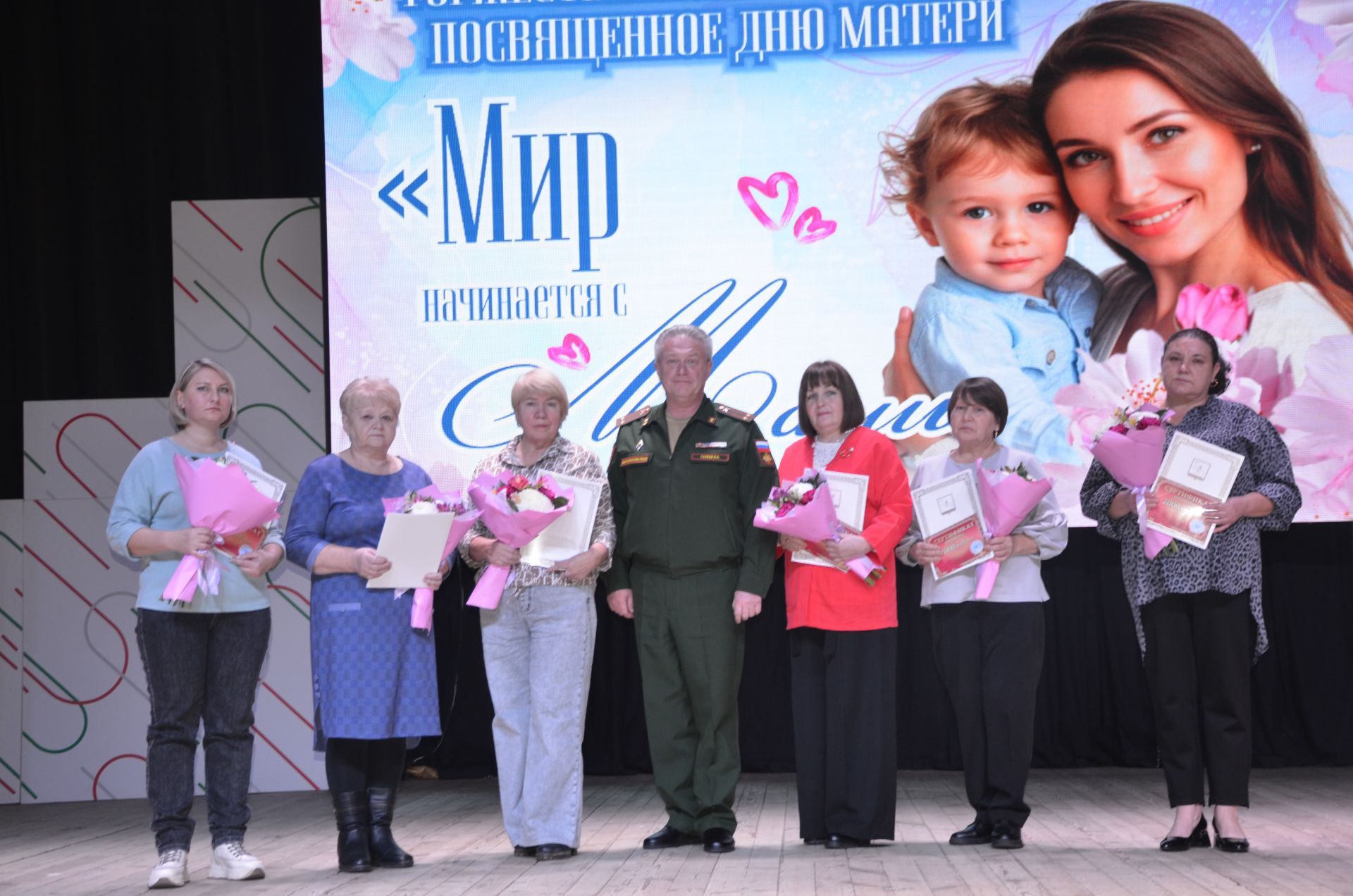 «Сердце мира – в руках матерей»: в Агрызском районе с размахом отметили День матери