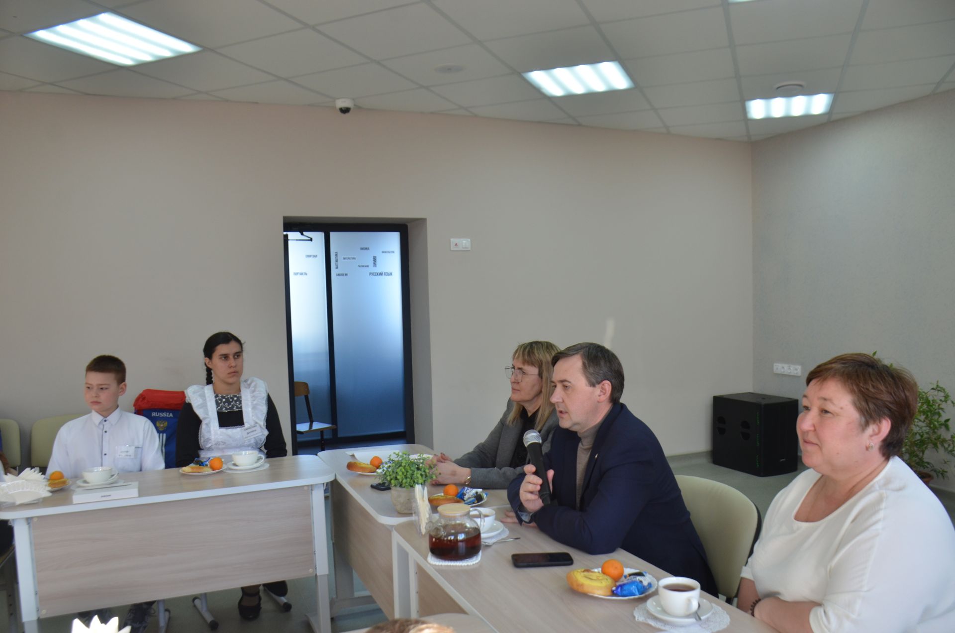 Круглый стол с участием главы района с победителями акции "Одаренные дети глубинки"