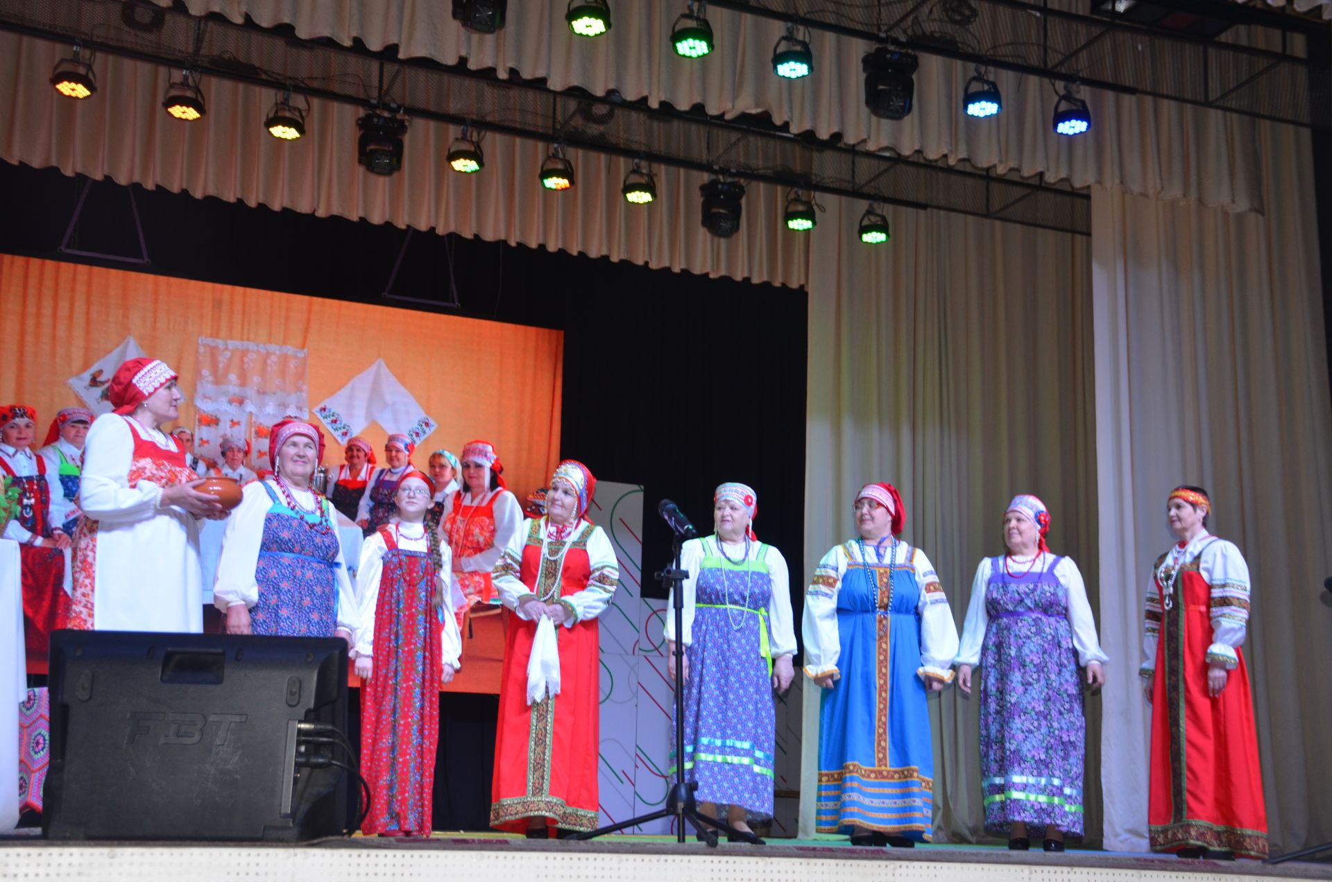 Триумф талантов: в Агрызском районе прошёл гала-концерт «Радуга культур»