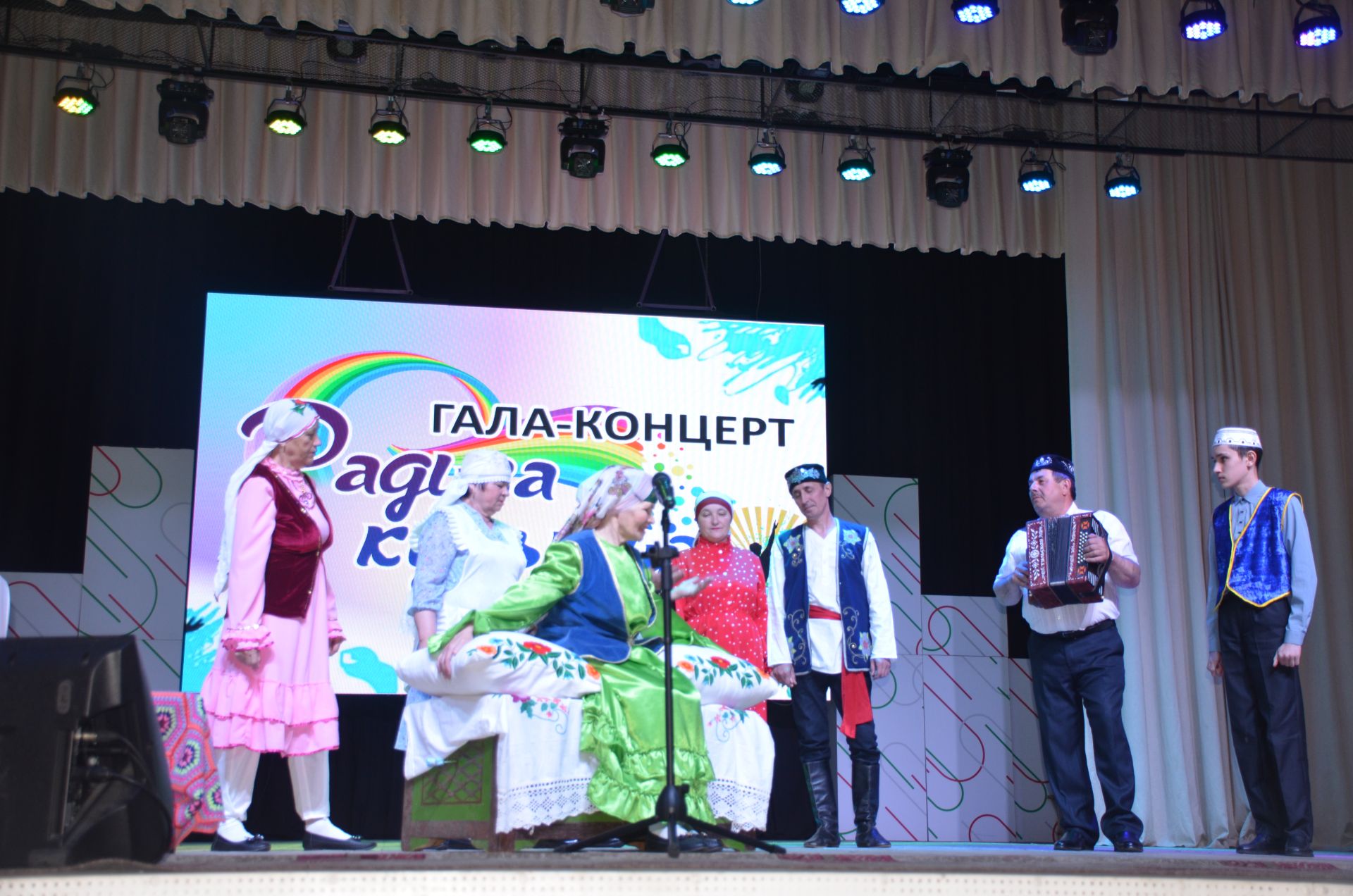 Триумф талантов: в Агрызском районе прошёл гала-концерт «Радуга культур»