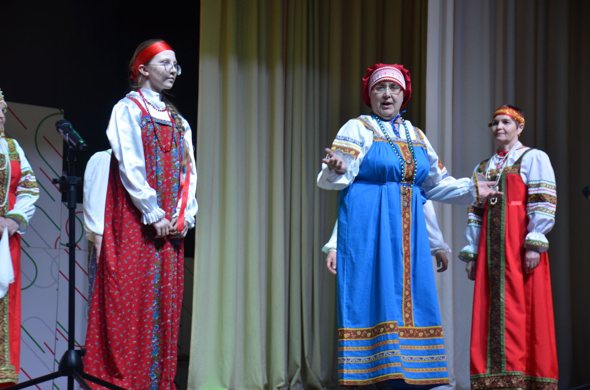 Триумф талантов: в Агрызском районе прошёл гала-концерт «Радуга культур»
