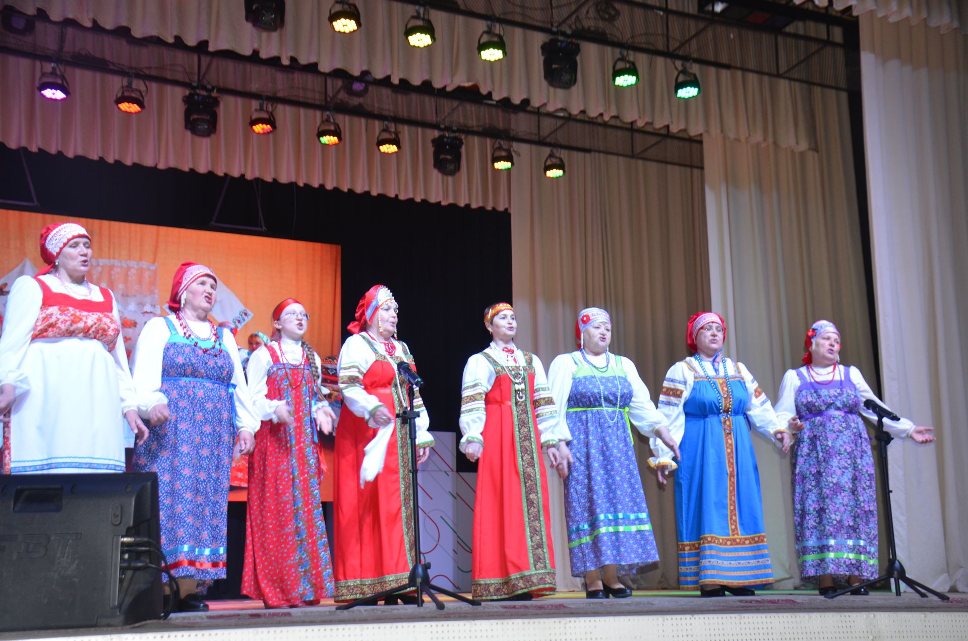 Триумф талантов: в Агрызском районе прошёл гала-концерт «Радуга культур»
