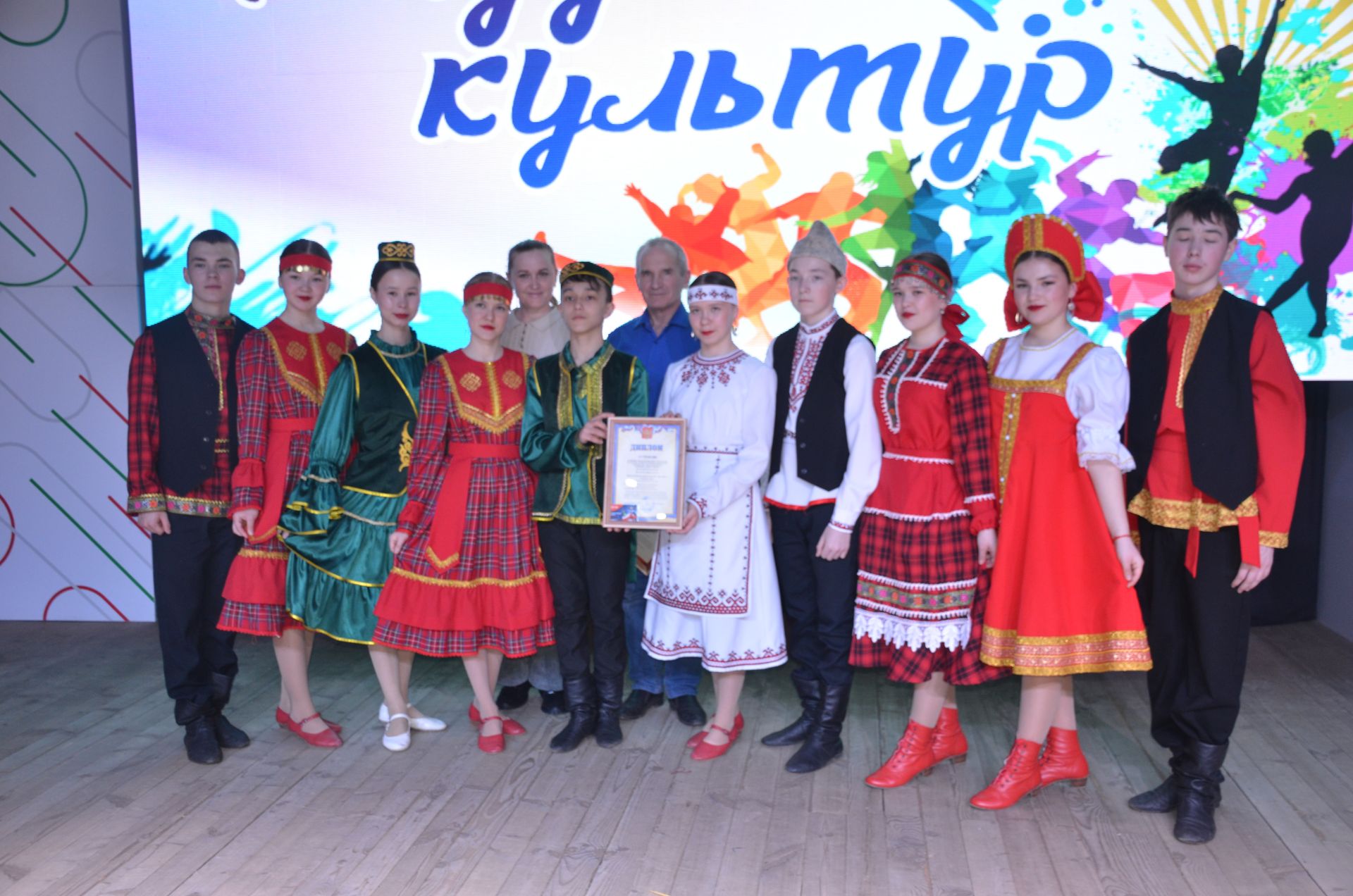 Триумф талантов: в Агрызском районе прошёл гала-концерт «Радуга культур»