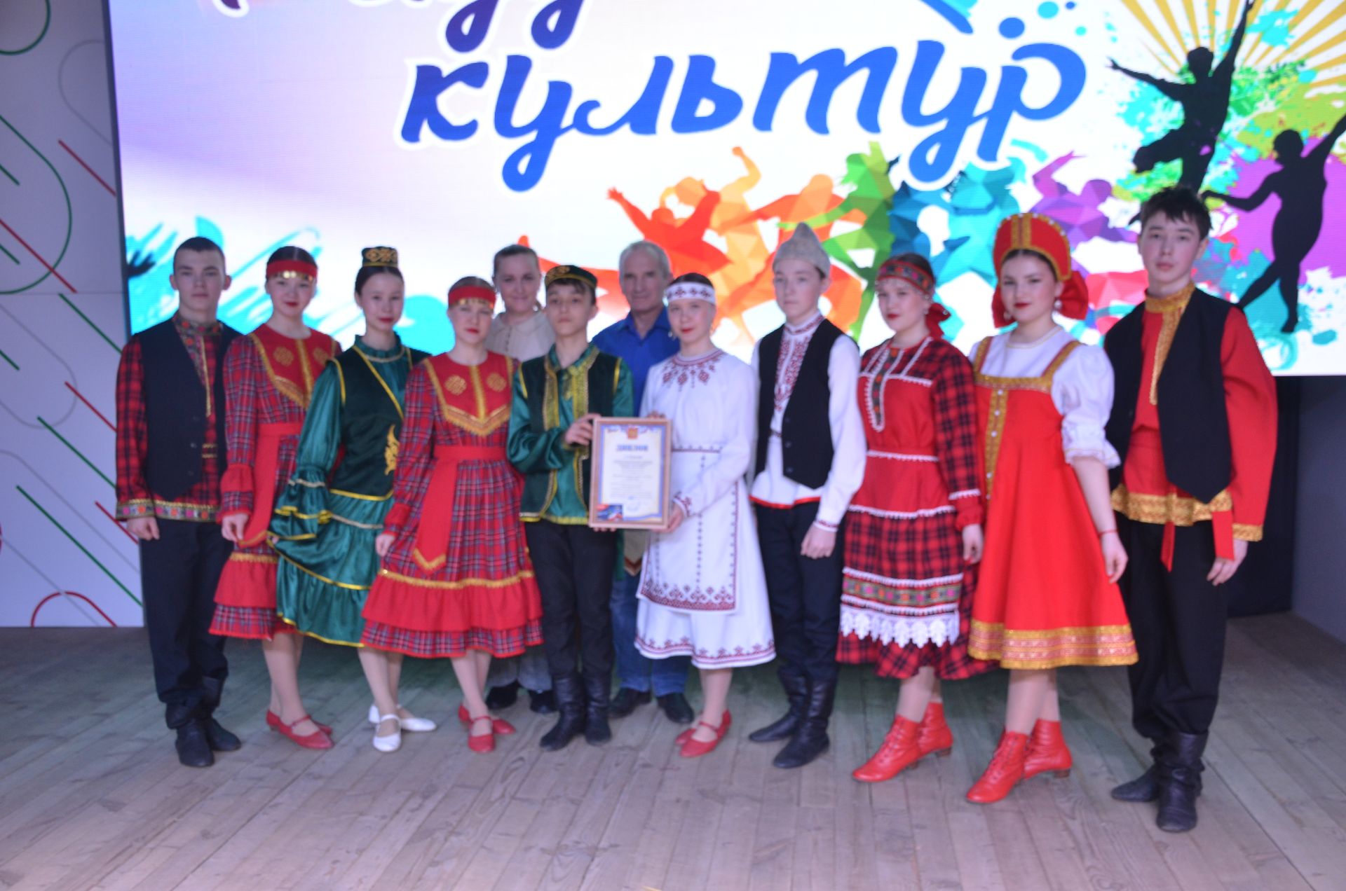Триумф талантов: в Агрызском районе прошёл гала-концерт «Радуга культур»