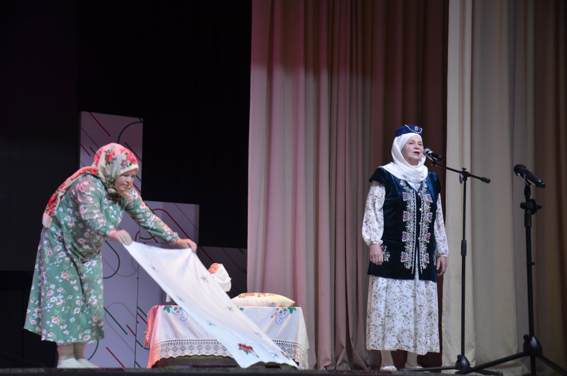 Триумф талантов: в Агрызском районе прошёл гала-концерт «Радуга культур»