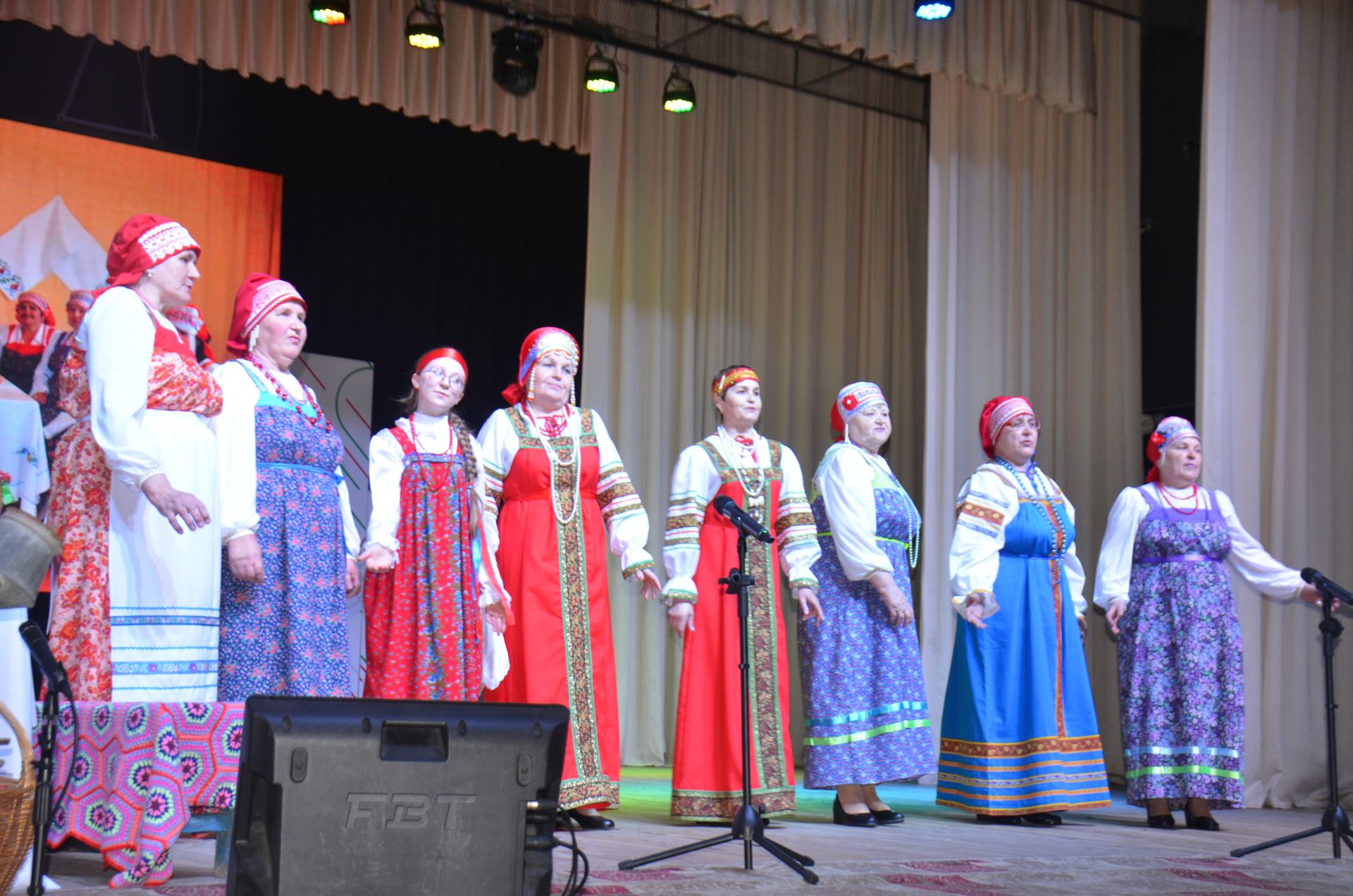 Триумф талантов: в Агрызском районе прошёл гала-концерт «Радуга культур»