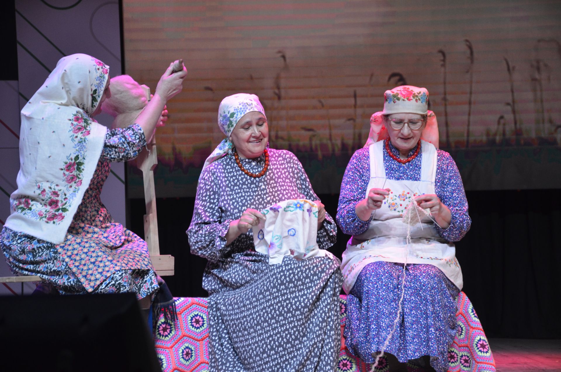 Триумф талантов: в Агрызском районе прошёл гала-концерт «Радуга культур»
