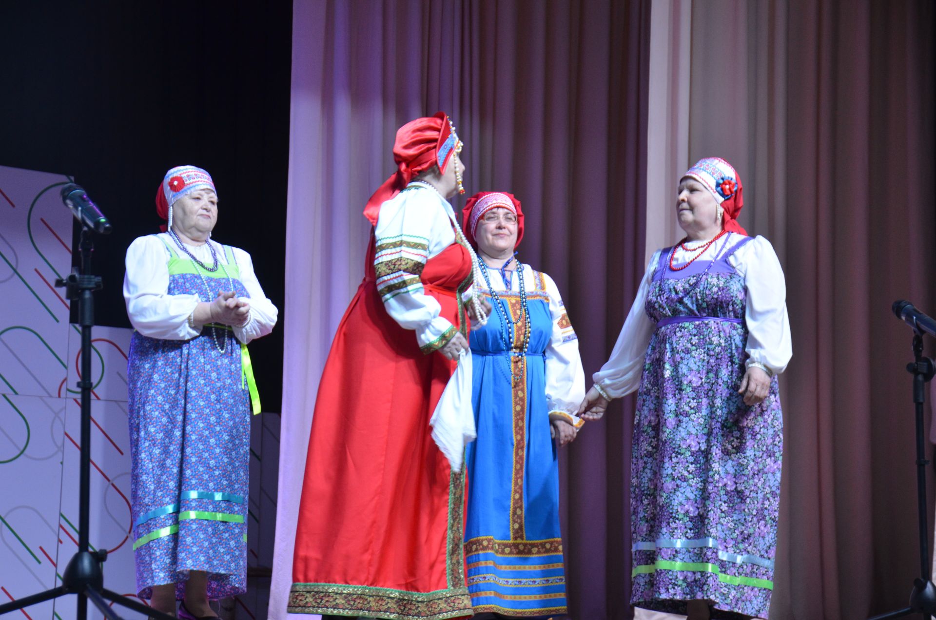Триумф талантов: в Агрызском районе прошёл гала-концерт «Радуга культур»
