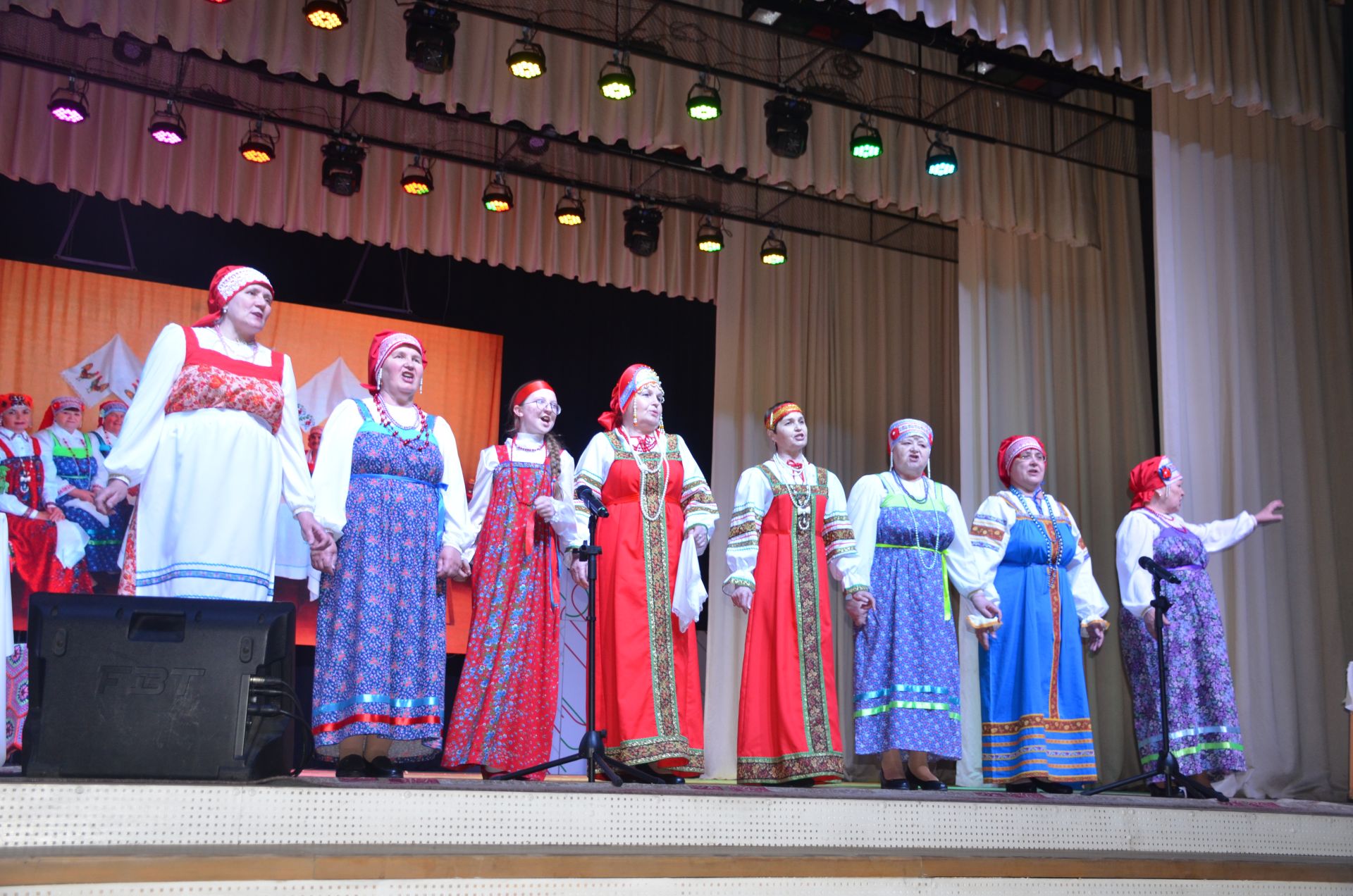 Триумф талантов: в Агрызском районе прошёл гала-концерт «Радуга культур»