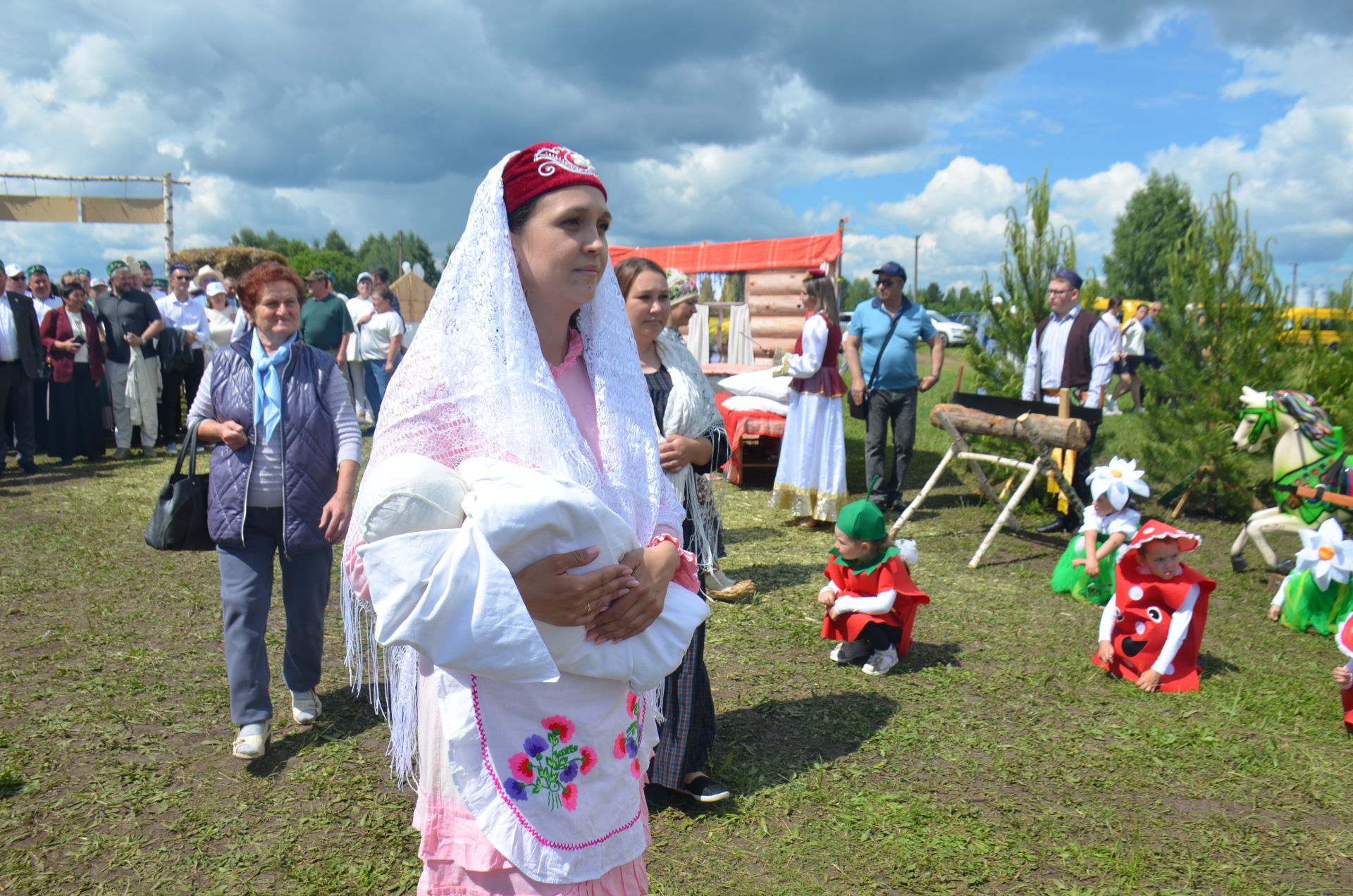 В Агрызе состоялся народный татарский праздник - Сабантуй