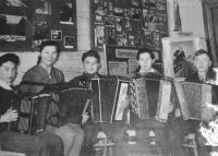 Удивительная история одной фотографии класса гармонистов из Терсинской школы