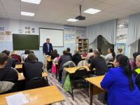 Курсантам Агрызской автошколы «ДЮАШ» напомнили о правилах движения через железнодорожный переезд