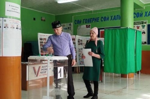 Девятернялылар рубин туй көнендә сайлау участогына килделәр