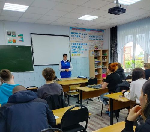 В Агрызе прошло собрание с курсантами автошколы и их родителями