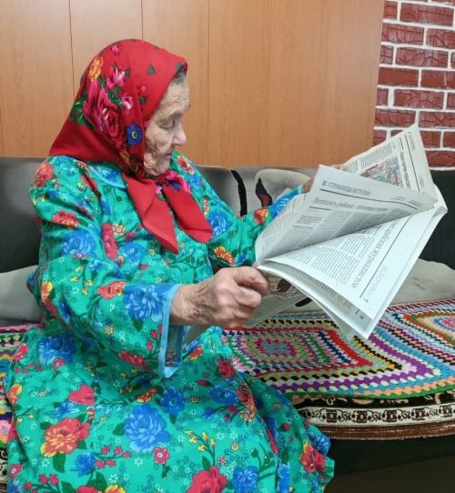 87-летняя Лидия Бедерова: Читаю любимую «районку» от корки до корки