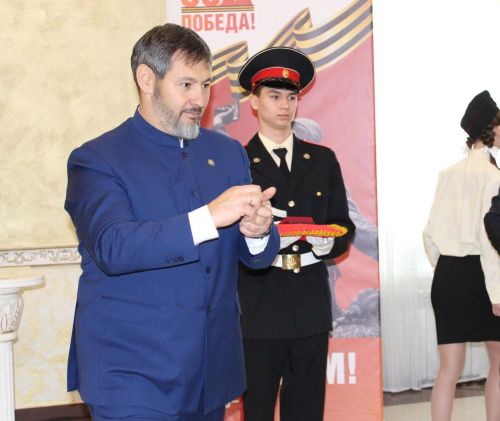 Олег Коробченко һәм Ленар Нургаянов бер төркем тыл ветераннарына юбилей медальләрен тапшырдылар