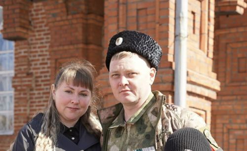 «Сначала была обижена, что оставляет нас. А сейчас понимаю: пока он там, мы спим спокойно». История семьи участника СВО из Агрыза