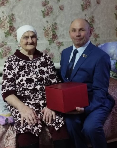 Кодаш авылында яшәүче Валентина Смирнова 90 яшьлек юбилеен каршы алды