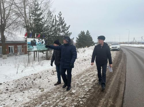 Новый руководитель района Ленар Нургаянов проводит пеший обход улиц Агрыза