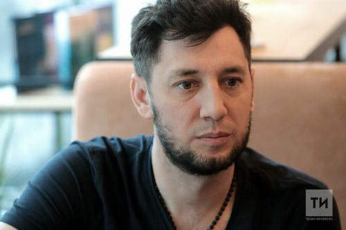 Фирдүс Тямаев хәрбиләргә ике машина алган