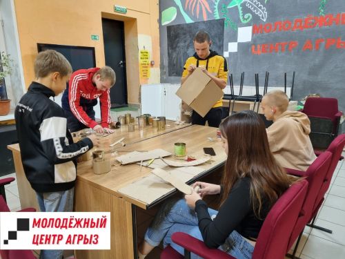В Агрызе активисты вновь приступили к изготовлению окопных свечей