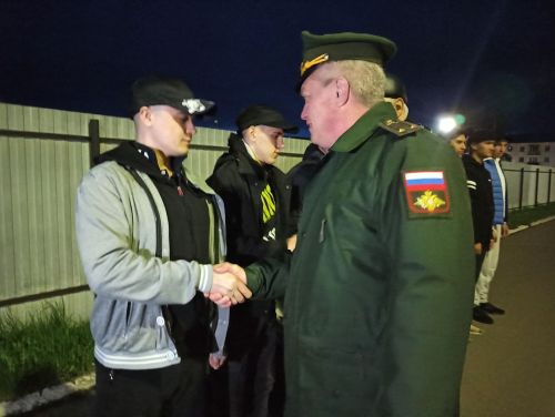 Еще 15 новобранцев из Агрыза отправились в армию