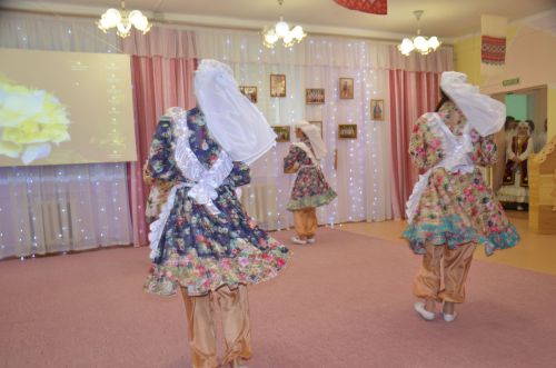 Между городскими детскими садами прошел конкурс «Дружная семья народов» (ФОТО)