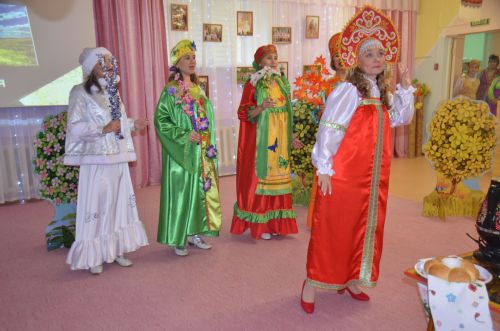 Между городскими детскими садами прошел конкурс «Дружная семья народов» (ФОТО)