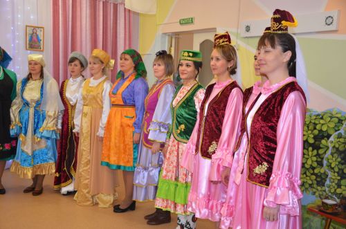 Между городскими детскими садами прошел конкурс «Дружная семья народов» (ФОТО)